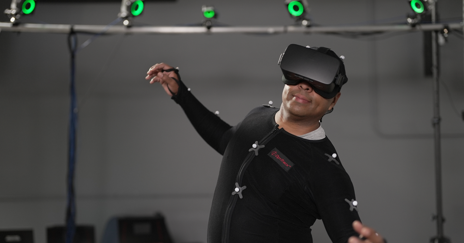Test subject wearing a virtual reality headset. Exponent researchers analyze human behaviors.