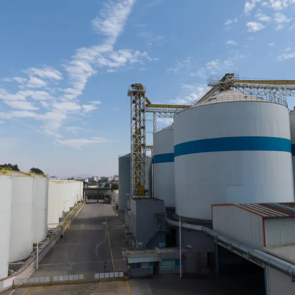 Liquefied gas storage warehouse