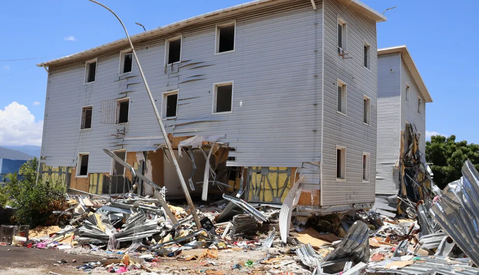 Urbanismo Hugo Chavez (SUMMA) 2 - Building from video of collapse
