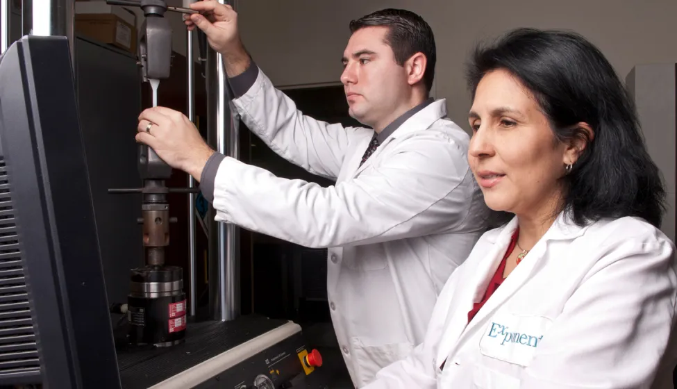 Exponent scientists conduct biomedical research in the Philadelphia lab