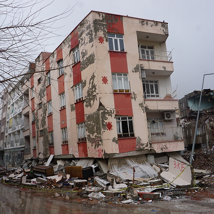 A building failure and infrastructure damage following the 2023 earthquake in Turkey