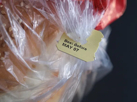  Best before consumption date listed on the bread tag label. 