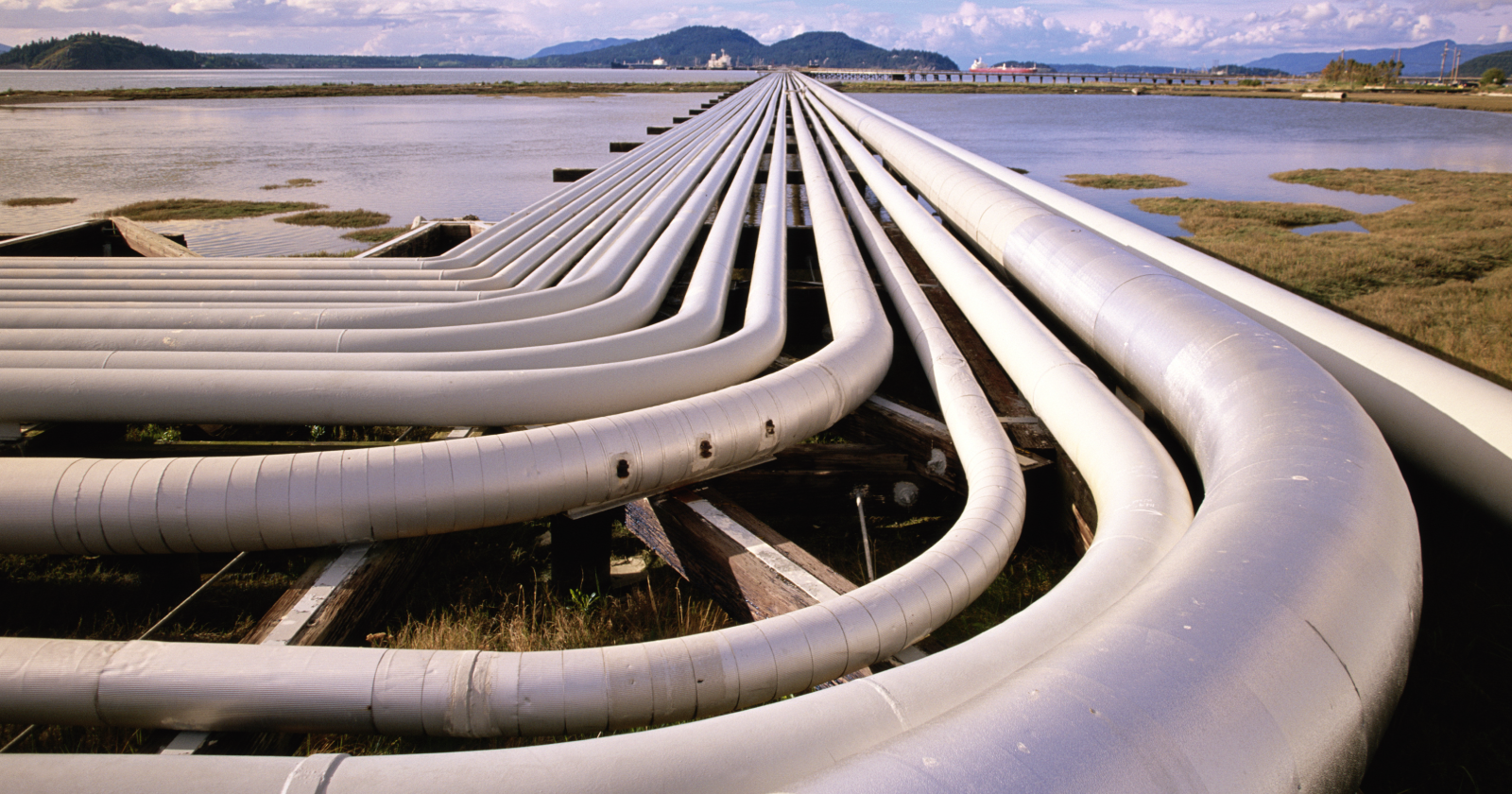 Gas pipeline transport