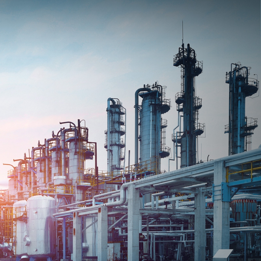 Oil refinery. Exponent helps clients quantify and mitigate risks.