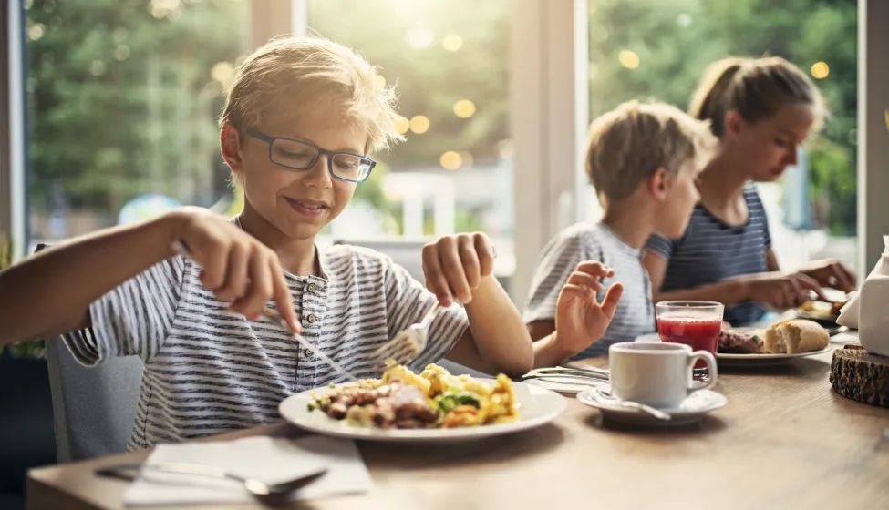  Kids enjoying dinner