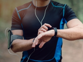 A runner stops to check their smartwatch. Exponent collects real-world evidence and expands data acquisition capabilities to improve healthcare. 
